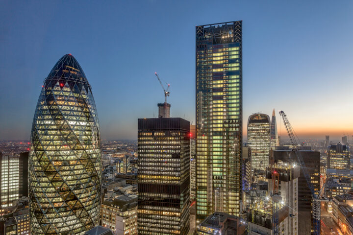 A view of the area surrounding Bishopsgate at night