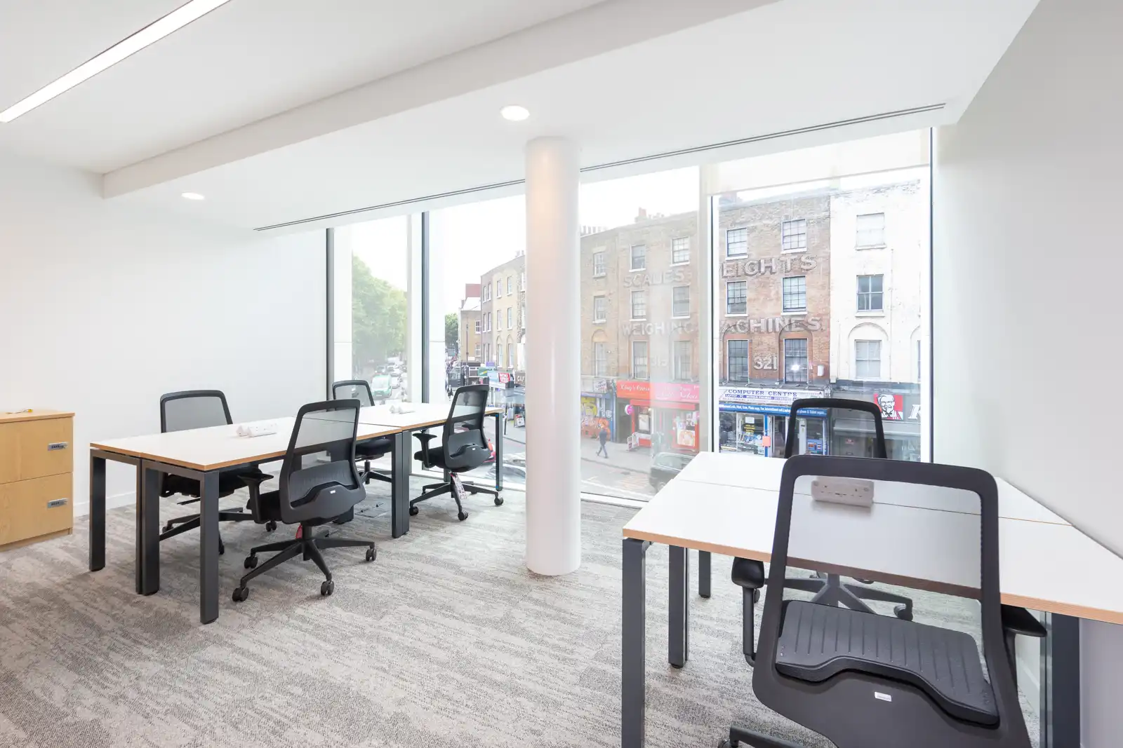 Day office space to rent in London & the UK Landmark